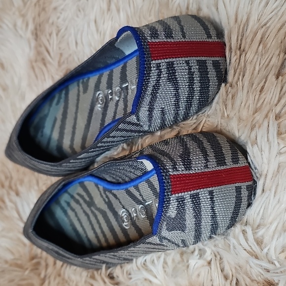 Rothy’s The Point Size 9.5 Gray Zebra Stripe Flats - Picture 6 of 9